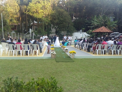 Casamento ao ar livre - nas quadras de esporte